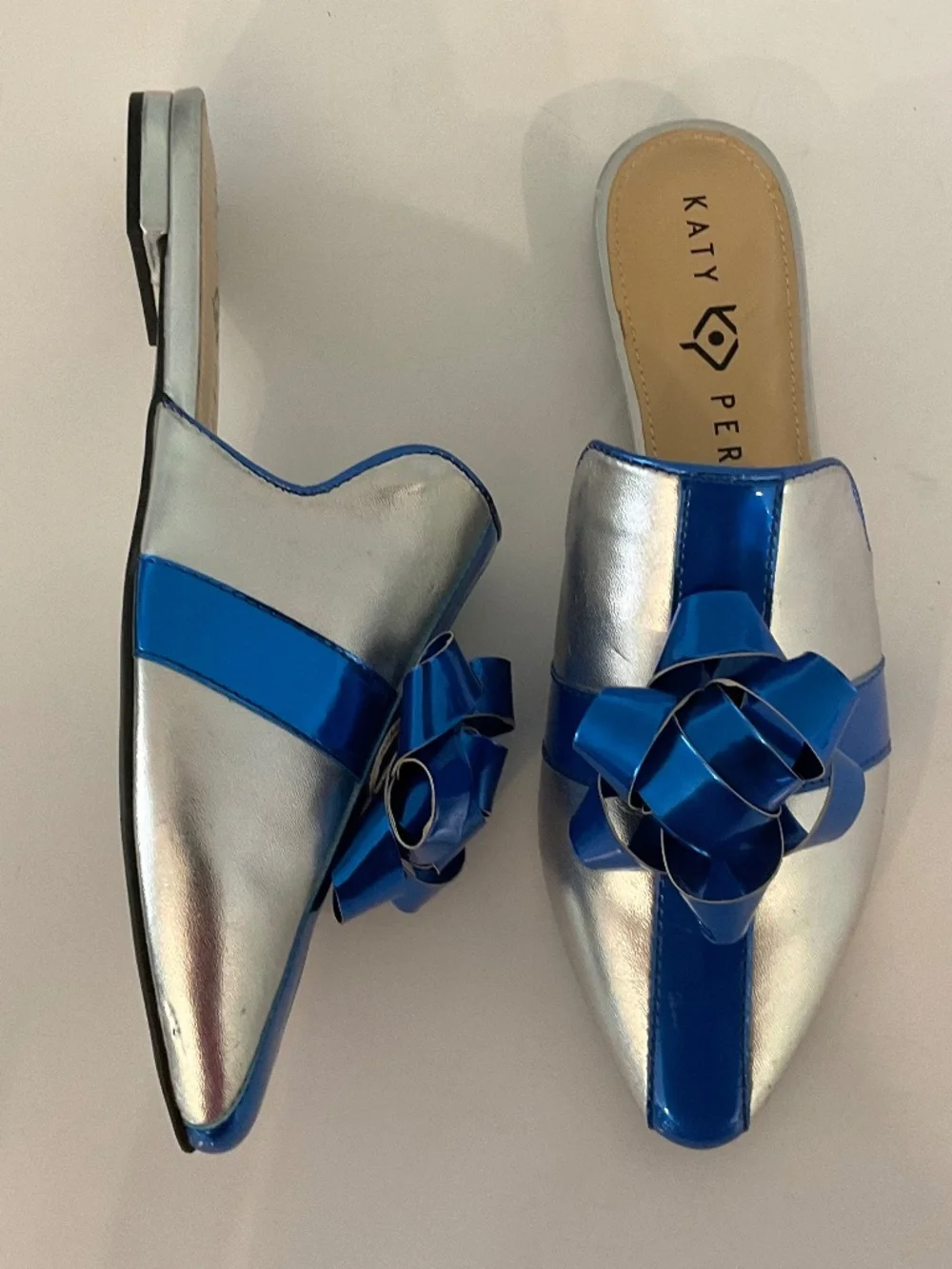 KATY PERRY The Stephanie Mule Metallic Silver Blue Bow Size 6 NWOT - Picture 1 of 9